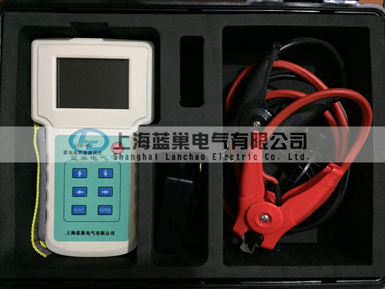 LCD-RL蓄電池容量測(cè)試儀，是快速準(zhǔn)確測(cè)量蓄電池健康狀態(tài)、荷電狀態(tài)以及連接電阻等參數(shù)的數(shù)字存儲(chǔ)式儀器。本儀表通過(guò)在線測(cè)試，能顯示并記錄單節(jié)及整組電池的電壓、內(nèi)阻、容量、溫度等重要參數(shù)，可自動(dòng)判別精確有效地挑出落后電池。